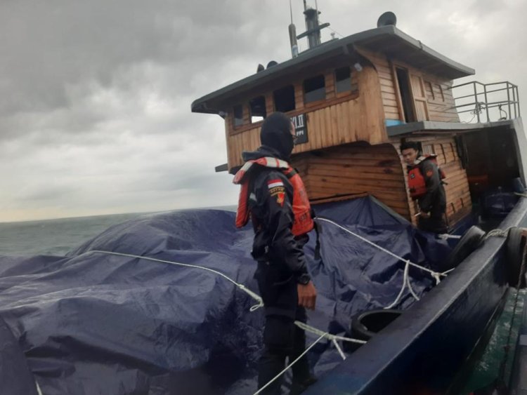 Tim Patroli Laut Bea Cukai Berhasil Gagalkan Penyelundupan Baju dan Sepatu Bekas di Perairan Batam