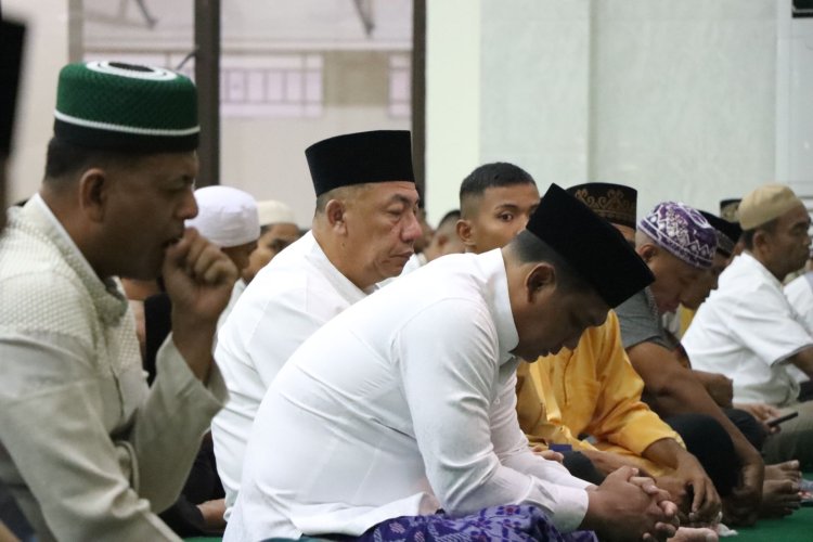 POLDA KEPRI GELAR SHOLAT TARAWIH BERSAMA DI MASJID AL HALIM : MEMPERKOKOH KEHARMONISAN DALAM BULAN SUCI RAMADAN