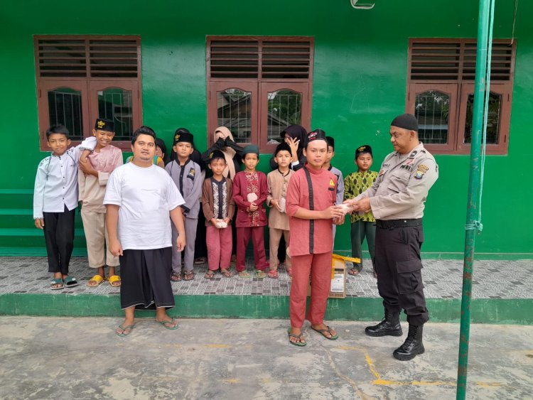 Ramadan Berkah, Polsek Sungai Beduk melaksanakan Bantuan Sosial (Bansos) berupa paket Nasi bungkus kepada Panti Asuhan Nurul Hidayah Pancur Tower 1 Kel. Duriangkang Kec. Sungai Beduk