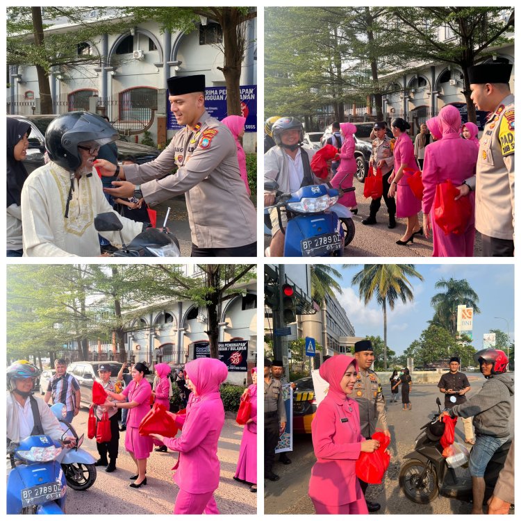 Polsek Batu Ampar dan Bhayangkari Bagikan Takjil Berkah kepada Pengguna Jalan di Bulan Suci Ramadhan 1445 H/2024 M