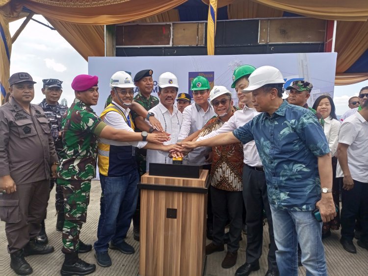 MV Sitc Hakata Voy 2407 N Tiba di Pelabuhan Batu Ampar untuk Perjalanan Perdana