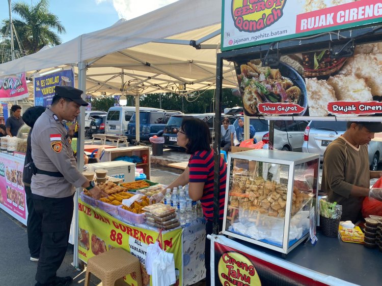 Berikan Rasa Aman dan Nyaman, Polsek Sungai Beduk Laksanakan Pengamanan di Pasar Tumpah Ramadhan