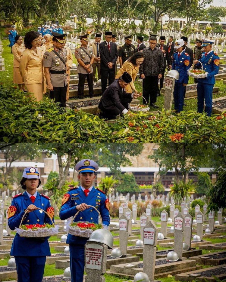 Pejabat BSSN RI dan Politeknik Siber dan Sandi Negara Ziarah di Taman Makam Pahlawan Kalibata Menyongsong HUT Persandian ke-78