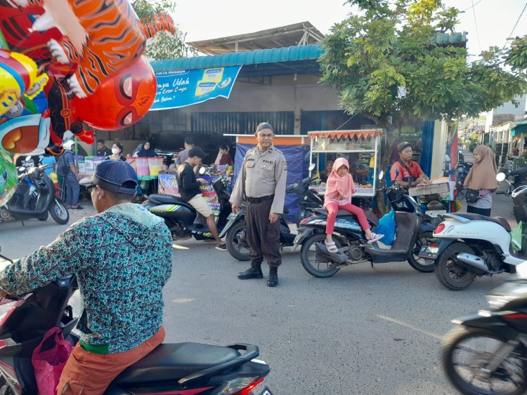 Berikan Rasa Aman dan Nyaman, Polsek Sungai Beduk Laksanakan Pengamanan di Pasar Tumpah Ramadhan