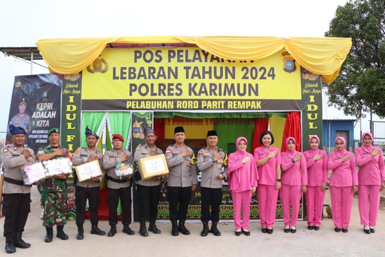 Berikan Semangat, Kapolres Karimun Berikan Bingkisan Ke Pos Pam, Pos Yan Dan Pos Terpadu Dalam Ops Ketupat 2024