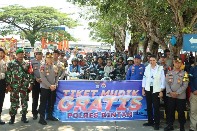 Lagi, Kapolres Bintan Berikan Tiket Gratis Untuk Masyarakat Balik Setelah Lebaran