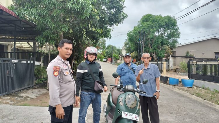 Bhabinkamtibmas Patam Lestari sambang warga Perumahan sampaikan pesan Kamtibmas