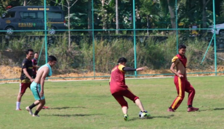 Kapolres Bintan Ajak Personel Main Bola, Salah Satu Bukti Dukung Timnas Indonesia U-23 di Ajang AFC 2024