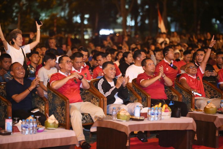 SEBAGAI WUJUD DUKUNGAN KEPADA TIMNAS U-23, KAPOLDA KEPRI ADAKAN NOBAR BERSAMA MASYARAKAT