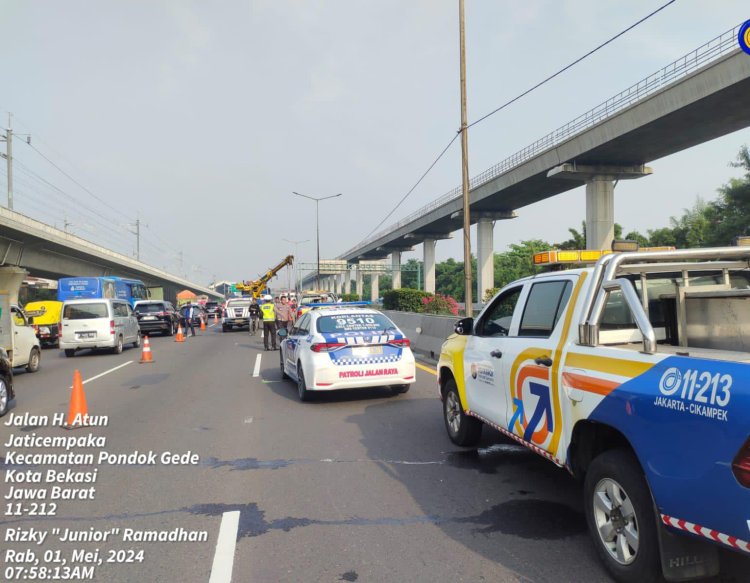 Tim Evakuasi Sigap Tangani Kecelakaan di Tol Jakarta-Cikampek KM 6B