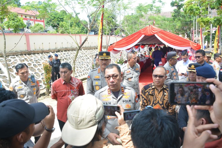 KAPOLDA KEPRI PIMPIN PELETAKAN BATU PERTAMA PEMBANGUNAN POLIKLINIK SATBRIMOB POLDA KEPRI DAN RUMAH DINAS KOMPI 2 YON PELOPOR SATBRIMOB POLDA KEPRI