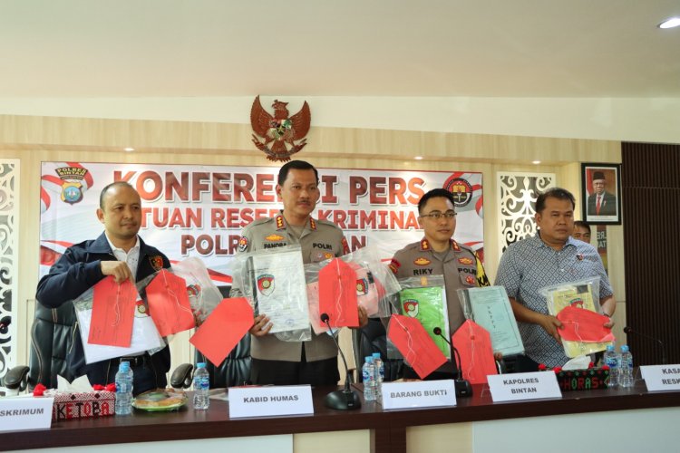 Satreskrim Polres Bintan Keluarkan Surat Penahanan Terhadap 2 Orang Tersangka Kasus Pemalsuan Surat