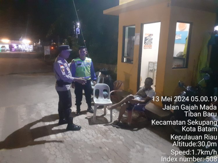 Kegiatan Rutin Patroli Malam, Batara Biru Sekupang Sapa Warga Di Pos Satpam