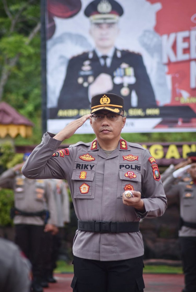 Upacara Hari Kebangkitan Nasional Tahun 2024, Kapolres Bintan Berikan Penghargaan Kepada 4 Personil Berprestasi