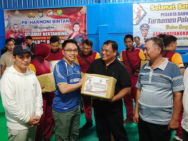 Semarak HUT Bhayangkara ke-78, Polres Bintan Laksanakan Turnamen Badminton