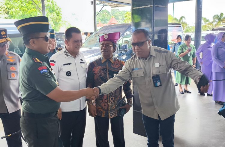 Darwis GM PELINDO Tanjungpinang Sambut Kunjungan Kerja Panglima TNI Republik Indonesia