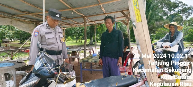 Bhabinkamtibmas Tanjung Pinggir Himbau Kepada Pengendara Motor