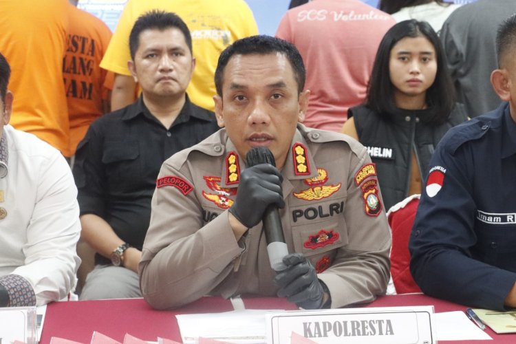 Kapolresta Barelang Tegas Tangani Kasus PMI Non Prosedural dalam Konferensi Pers di Batam