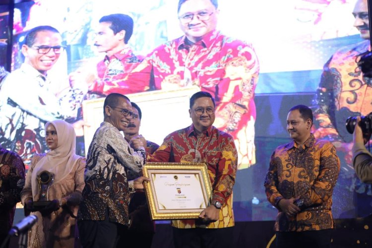 Kapolda Aceh Terima Penghargaan Serambi Awards 2024