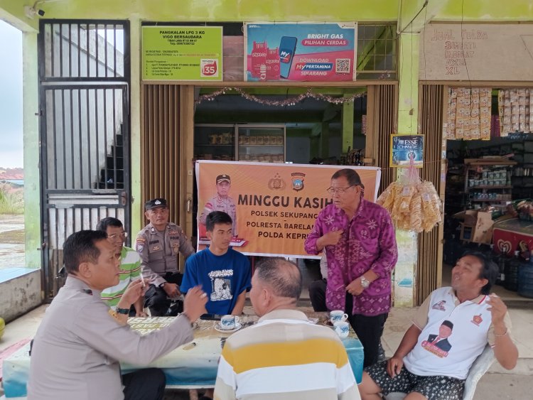 Kapolsek Sekupang Sambangi Warga Gereja HKI Tiban Kampung dalam Program Minggu Kasih