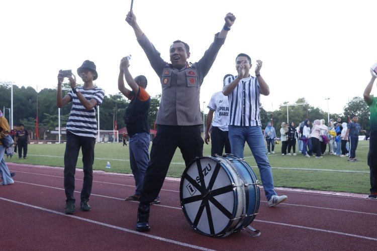 Kapolresta Barelang Pimpin Tim Polresta Barelang FC Hajar Tim Cendana FC 4-1 Menuju Final