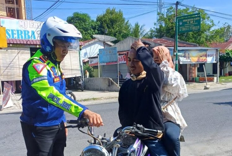 Kasat Lantas Polres Simalungun IPTU Jonni F. H. Sinaga Lakukan Penilangan Kasat Mata dan Sosialisasi Tertib Lalu Lintas