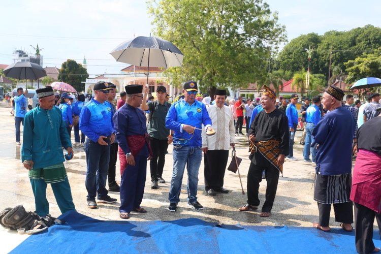 Kapolda Kepri Irjen Pol Yan Fitri Halimansyah Hadiri Navy Open Water Swimming Competition 2024 di Tugu Sirih Tanjungpinang