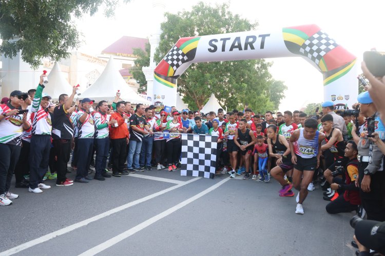 Irjen Pol Yan Fitri Halimansyah Lepas 1.440 Peserta Fun Run 7.8K Polda Kepri dalam Rangka Hari Bhayangkara ke-78: Berlari Bersama Mempererat Silaturahmi