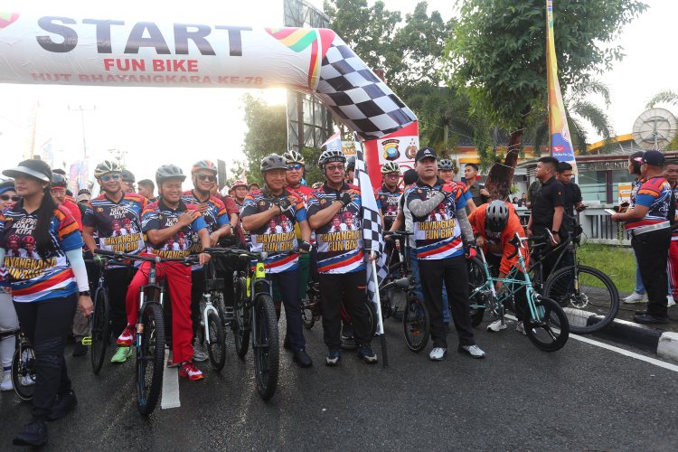 Irjen Pol Yang Fitri Halimansyah Membuka Fun Bike Hari Bhayangkara ke-78 di Lapangan Pamedan Tanjungpinang