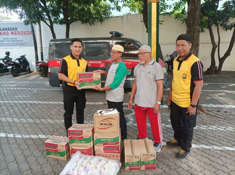 Kebersamaan Polri dan Masyarakat: Polsek Cengkareng Gelar Aksi Bersih-bersih Menyambut HUT Bhayangkara ke-78