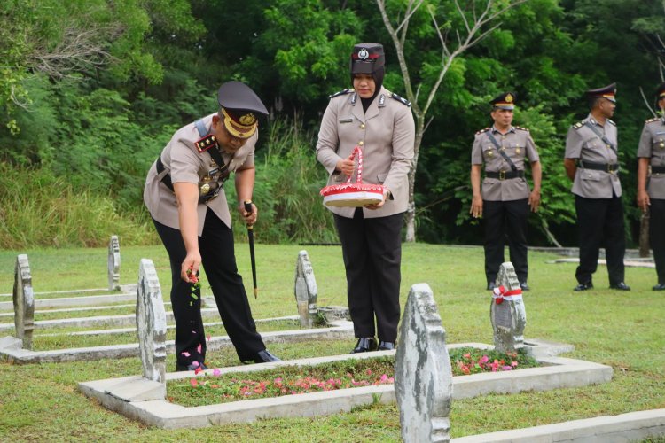 Polres Lhokseumawe Gelar Upacara Ziarah dan Tabur Bunga dalam Peringatan Hari Bhayangkara ke-78 di TMP Blang Panyang