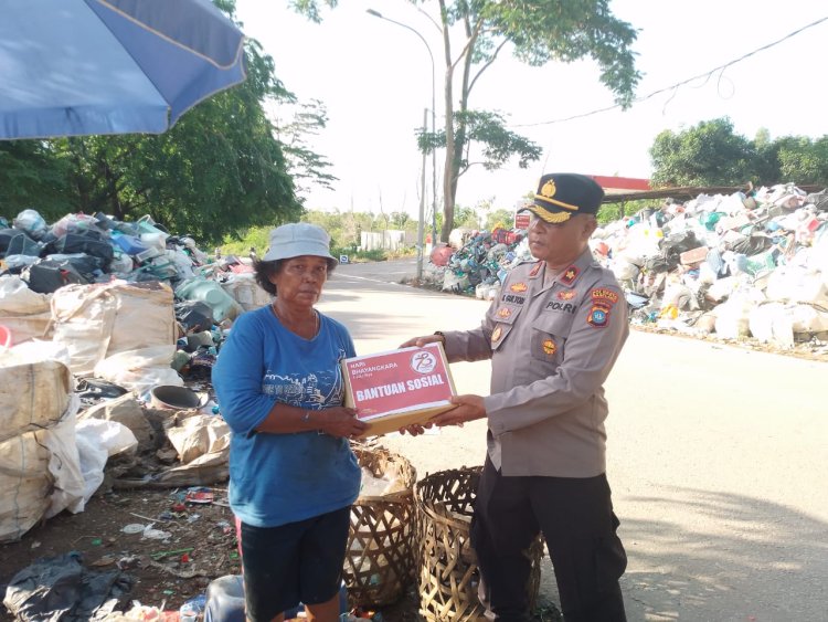 Kapolsek Sekupang Berikan Bansos Kepada Warga Yang Membutuhkan, Dalam Rangka HUT Bhayangkara Ke 78