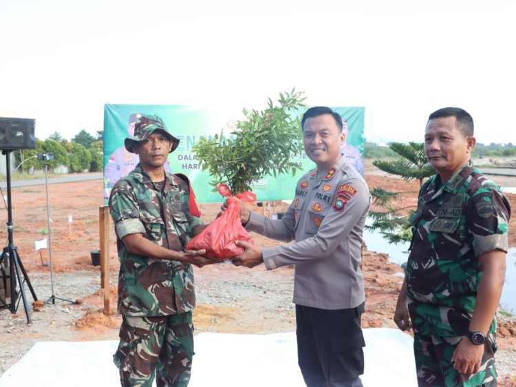 Karimun Melaksanakan Penanaman 1150 Pohon Dan Penyerahan 2000 Bibit Ikan Dalam Rangka Hari Bhayangkara Ke-78