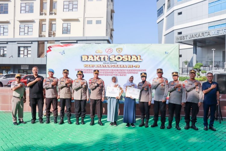 HUT Bhayangkara ke-78: Polres Metro Jakarta Barat mengadakan kegiatan Bakti Sosial dalam bentuk pemberian Beasiswa, penyerahan bibit pohon dan penanaman Pohon