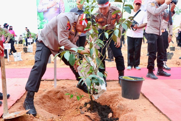 Irjen Yan Fitri Halimansyah Laksanakan Penanaman Pohon dalam Rangka Hari Bhayangkara ke-78