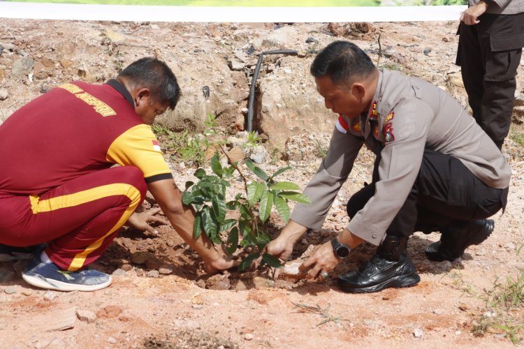 Lestarikan Lingkungan, Polresta Barelang dan Polsek Jajaran Laksanakan Penanaman Pohon Jelang Hari Bhayangkara Ke-78 Tahun 2024