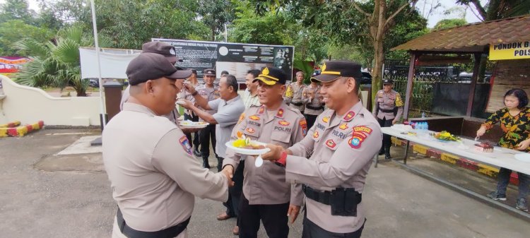 Kapolsek Sekupang Gelar Syukuran Untuk Personil Polsek Sekupang Yang Naik Pangkat