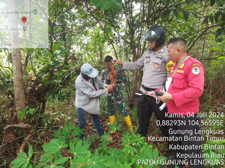 Antisipasi Kebakaran Hutan dan Lahan, Tim Brigdalkarhutla Manggala Agni Bersama Bhabinkamtibmas Pantau Sumber Resapan Air