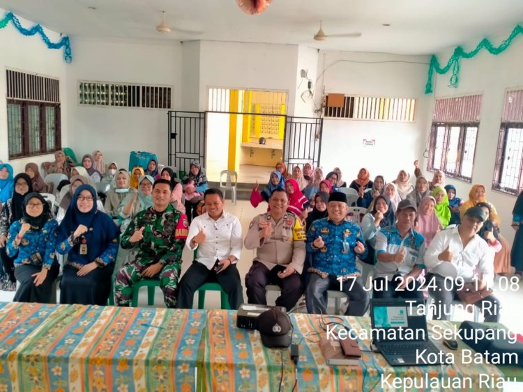 Pekan Imunisasi Nasional, Bhabinkamtibmas Polsek Sekupang Ikut Mensukseskan Kegiatan