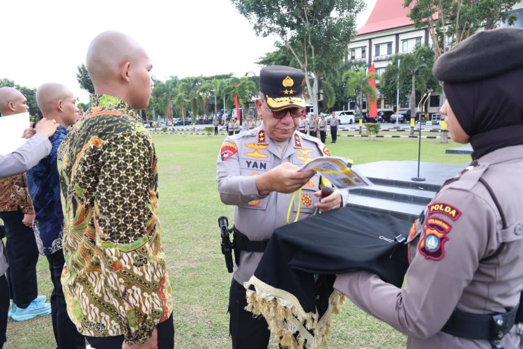 IRJEN POL YAN FITRI HALIMANSYAH KAPOLDA KEPRI PIMPIN APEL PELEPASAN 129 CALON SISWA BINTARA POLRI GEL. II TAHUN 2024