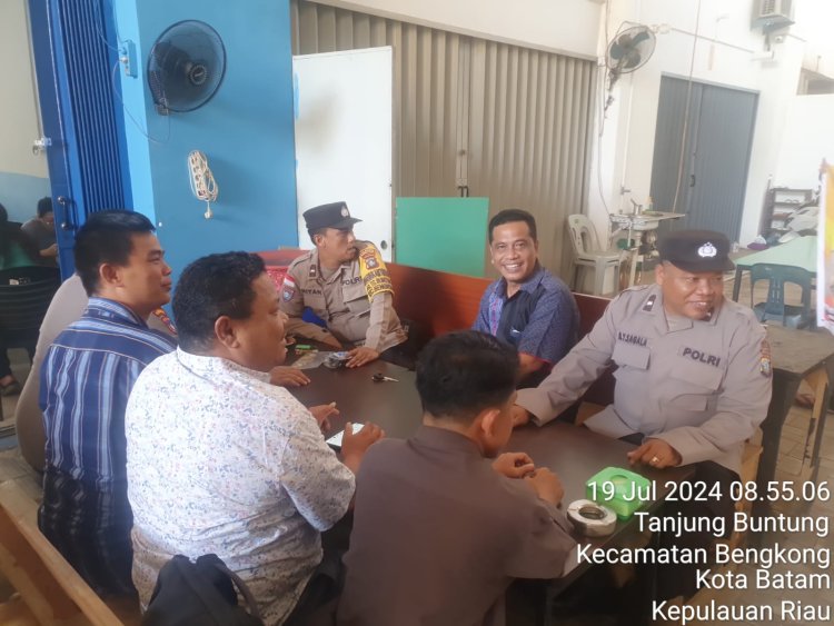 Polresta Barelang dan Warga Bengkong Gelar Jumat Curhat Kamtibmas di Cafe A2