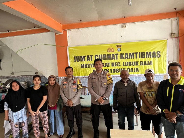 Polsek Lubuk Baja Melaksanakan jumat Curhat di pasar pelita Kec. Lubuk Baja Kota Batam