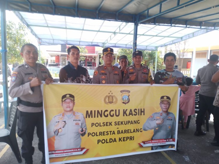 Kapolsek Sekupang Didampingi Kanit Binmas Lakukan Minggu Kasih di Perumahan Ciptaland