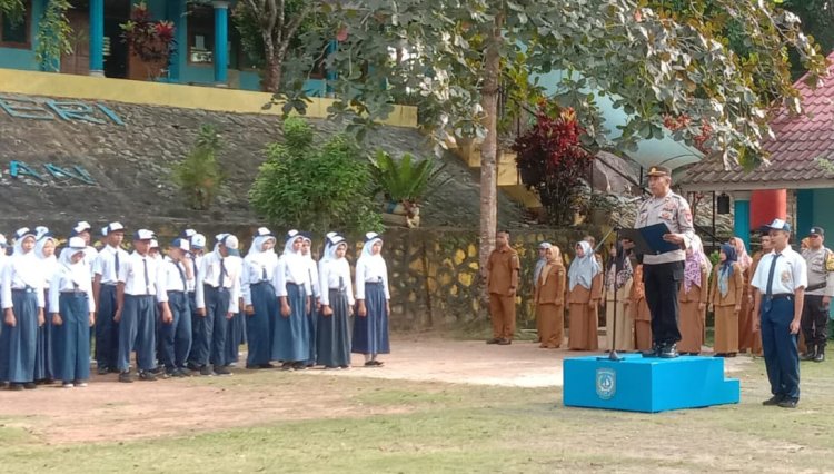 Polisi Jadi Inspektur Upacara di Sekolah, Tananamkan jiwa Nasionalisme, Patriotisme, serta sikap Patuh Hukum