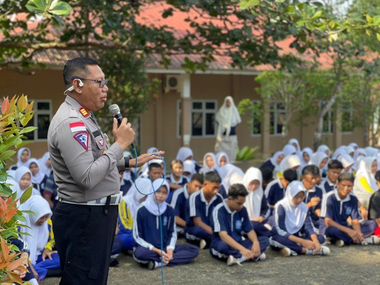 Operasi Patuh Seligi 2024 Polres Bintan, Kasat Lantas Polres Bintan Sosialisakan Tertib Berlalu Lintas Kepada Pelajar