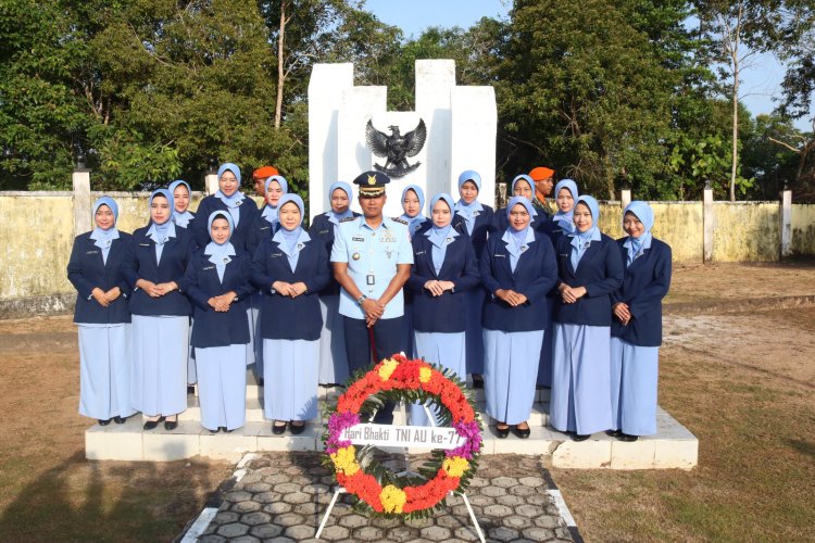 Danlanud Raden Sadjad Natuna Ziarah untuk Pahlawan di Hari Bakti TNI AU