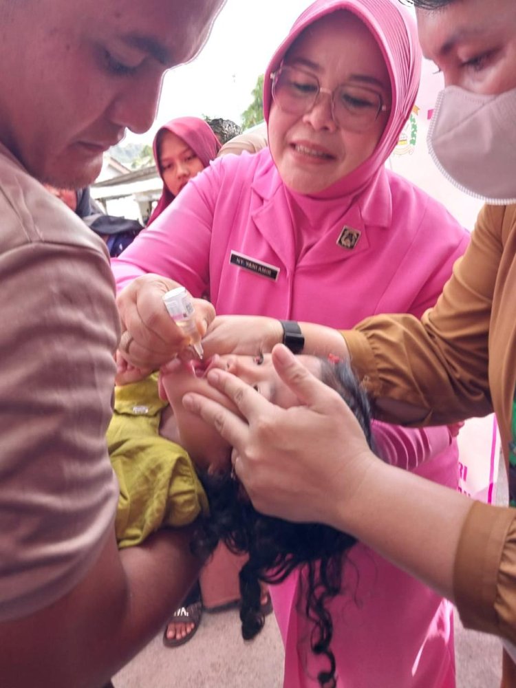 Peringatan Hari Anak Nasional, Bhayangkari Cabang Bintan  Berikan Vaksin Polio Kepada Balita