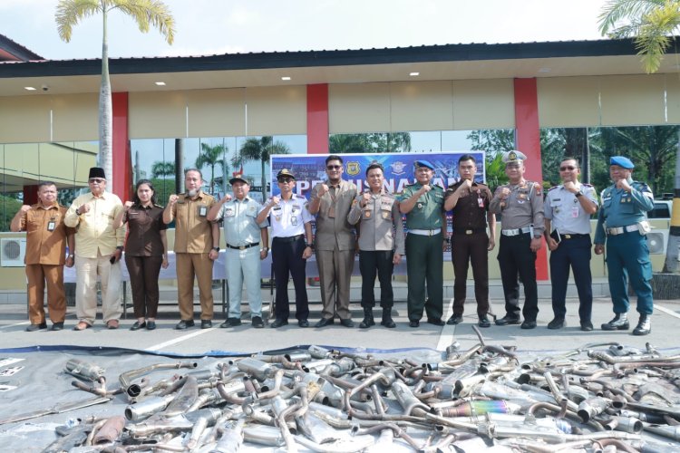 Berhasil diamankan 221 Knalpot Brong Dan 31 TNKB Dimusnahkan Oleh Satlantas Polres Karimun