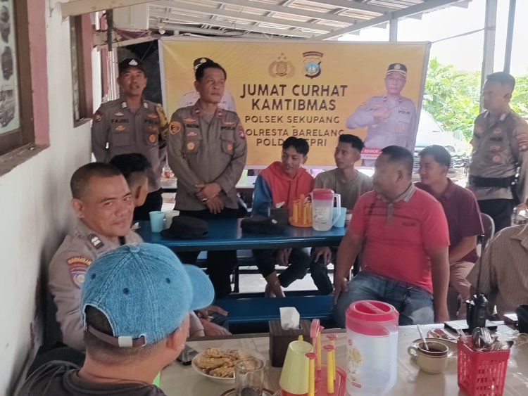 Polsek Sekupang Jumat Curhat di Warung Kopi Tampung Masukan Masyarakat