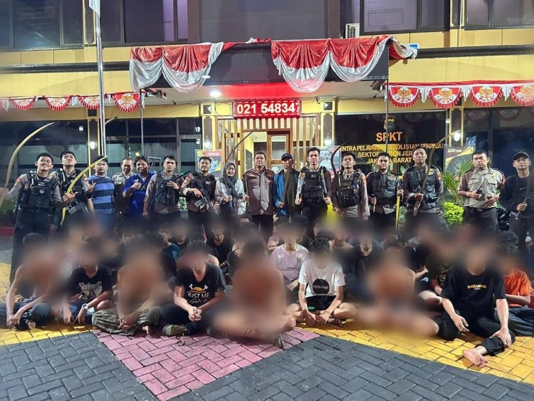 Tim Patroli Perintis Presisi Gagalkan Tawuran di Duri Kepa, Amankan 42 Remaja dan Senjata Tajam